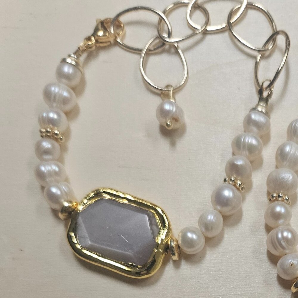Fresh water pearls bracelet